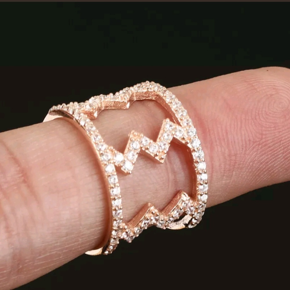 White sapphire lightening barrel ring